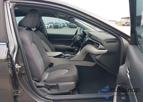 2020 Toyota Camry Le Hybrid z USA, uszkodzony, nr VIN 4T1C31AK0LU523389